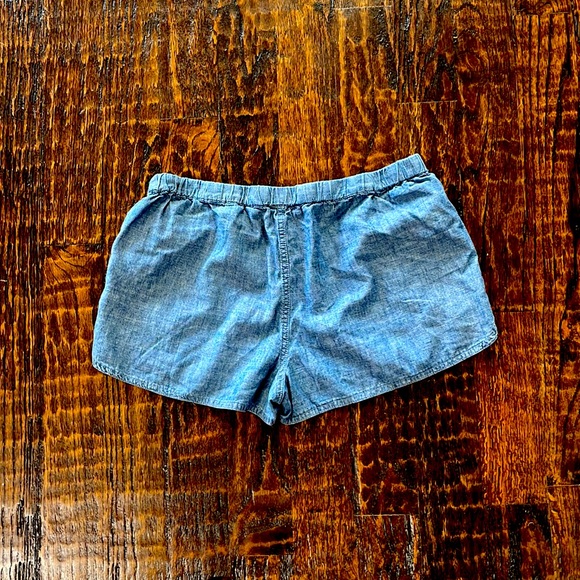 J. Crew Casual Chambray Shorts 🩵 Size Medium - Picture 2 of 3
